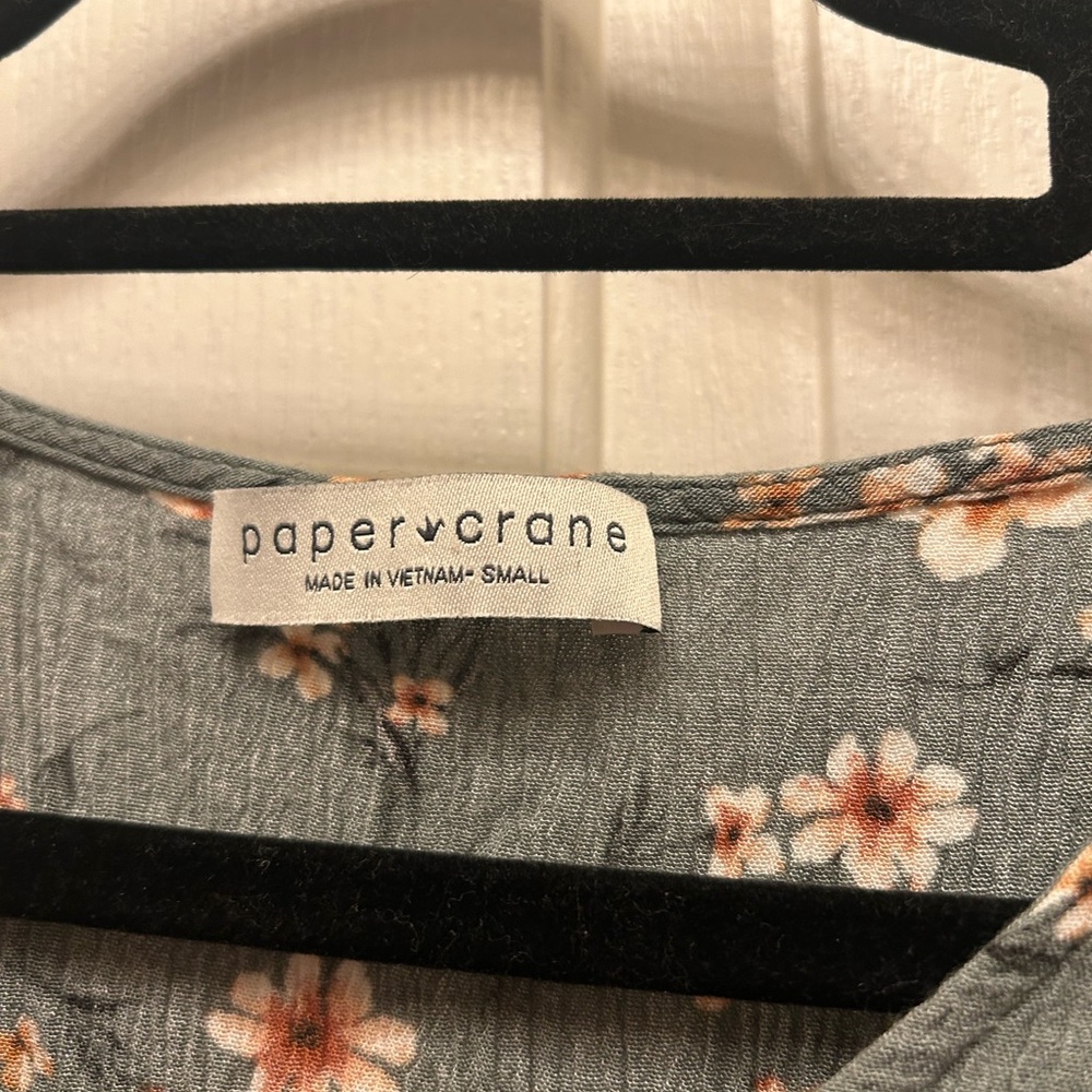 Paper Crane Green Floral Top - Picture 3 of 5